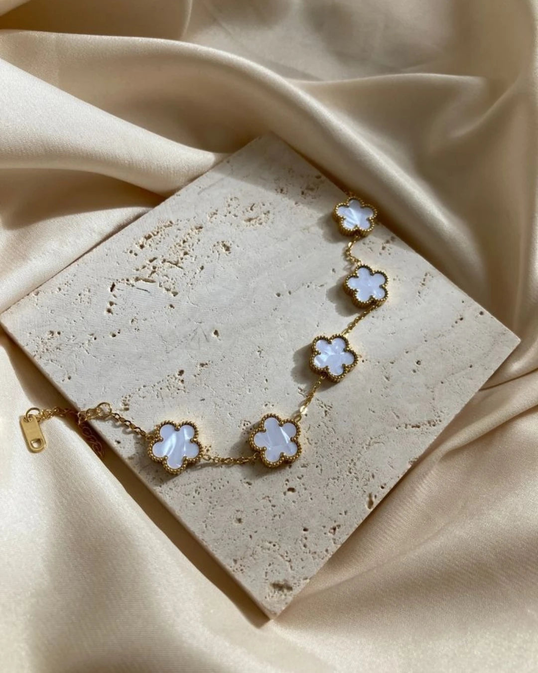 Clover Bracelet - White Edition