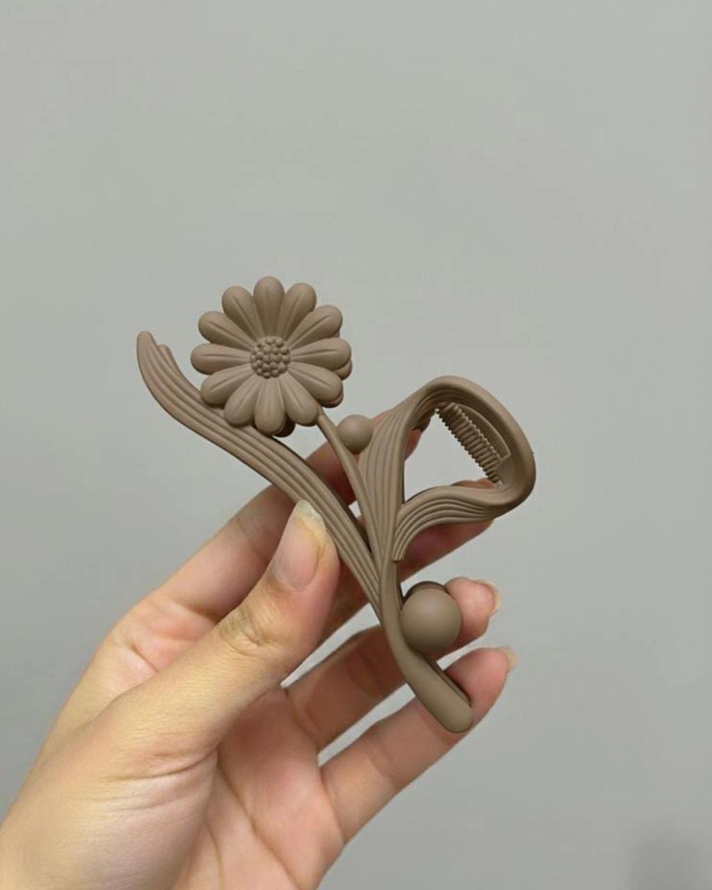 Daisy Styled Hair Claw Clip