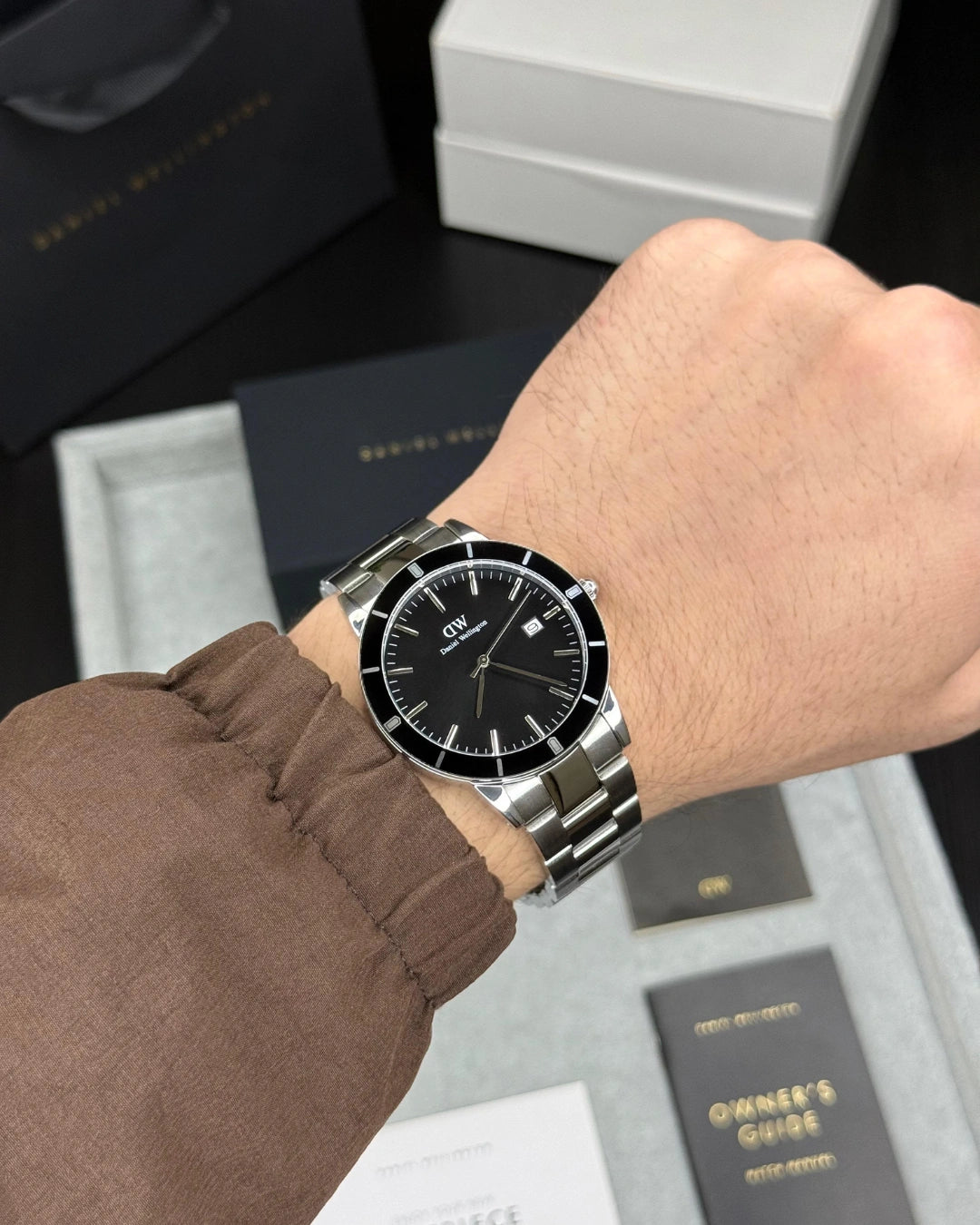 Auravya Black Meridian