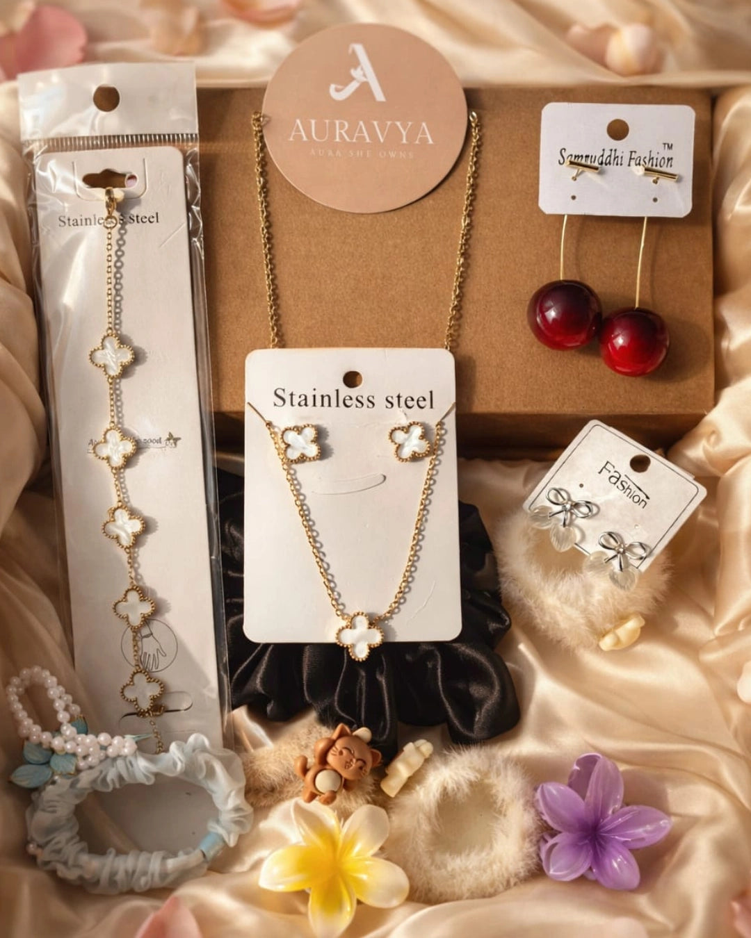 Auravya Clover Luxe Hamper