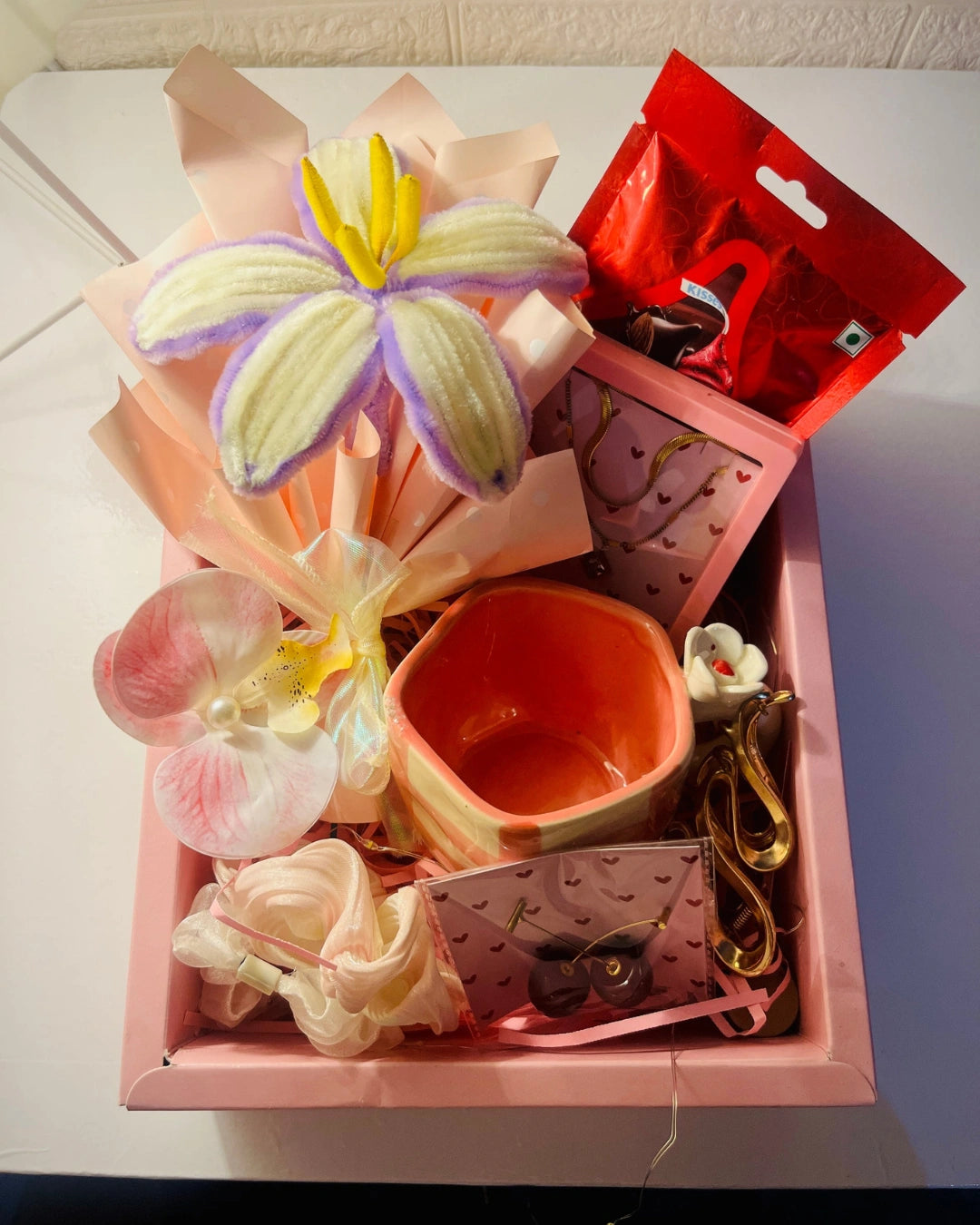 Auravya Petal & Pearl Hamper