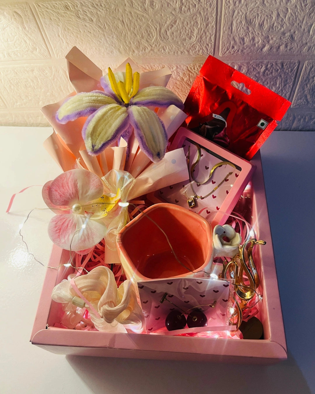 Auravya Petal & Pearl Hamper